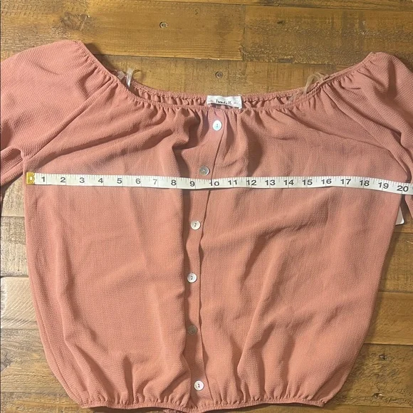 Women's Off-Shoulder Button-Up Top - Pink - Picture 5 of 7